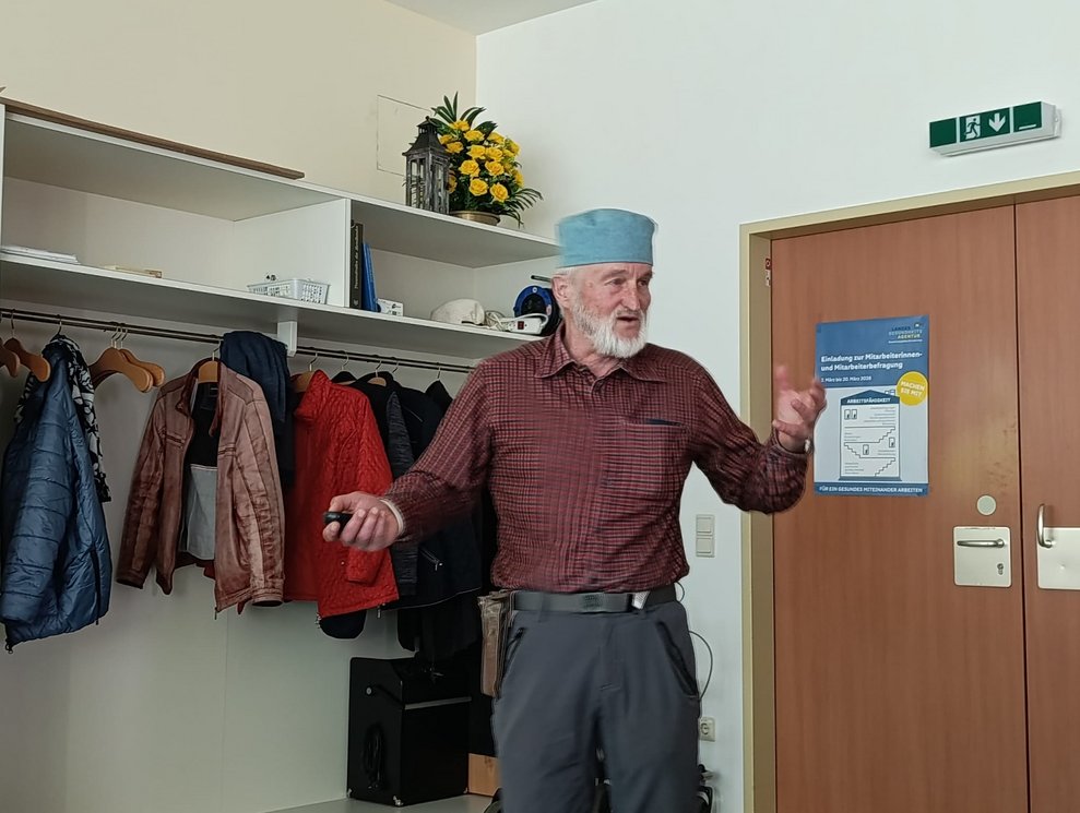 Herr Gruber spricht.